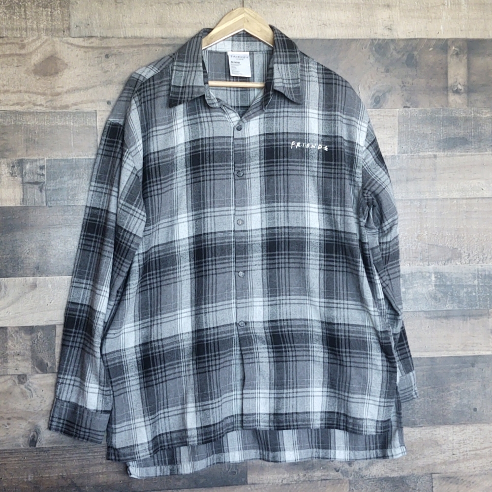 FRIENDS Graphic Black and Gray Flannel Long Sleeve Button up Shirt Sz Med Men